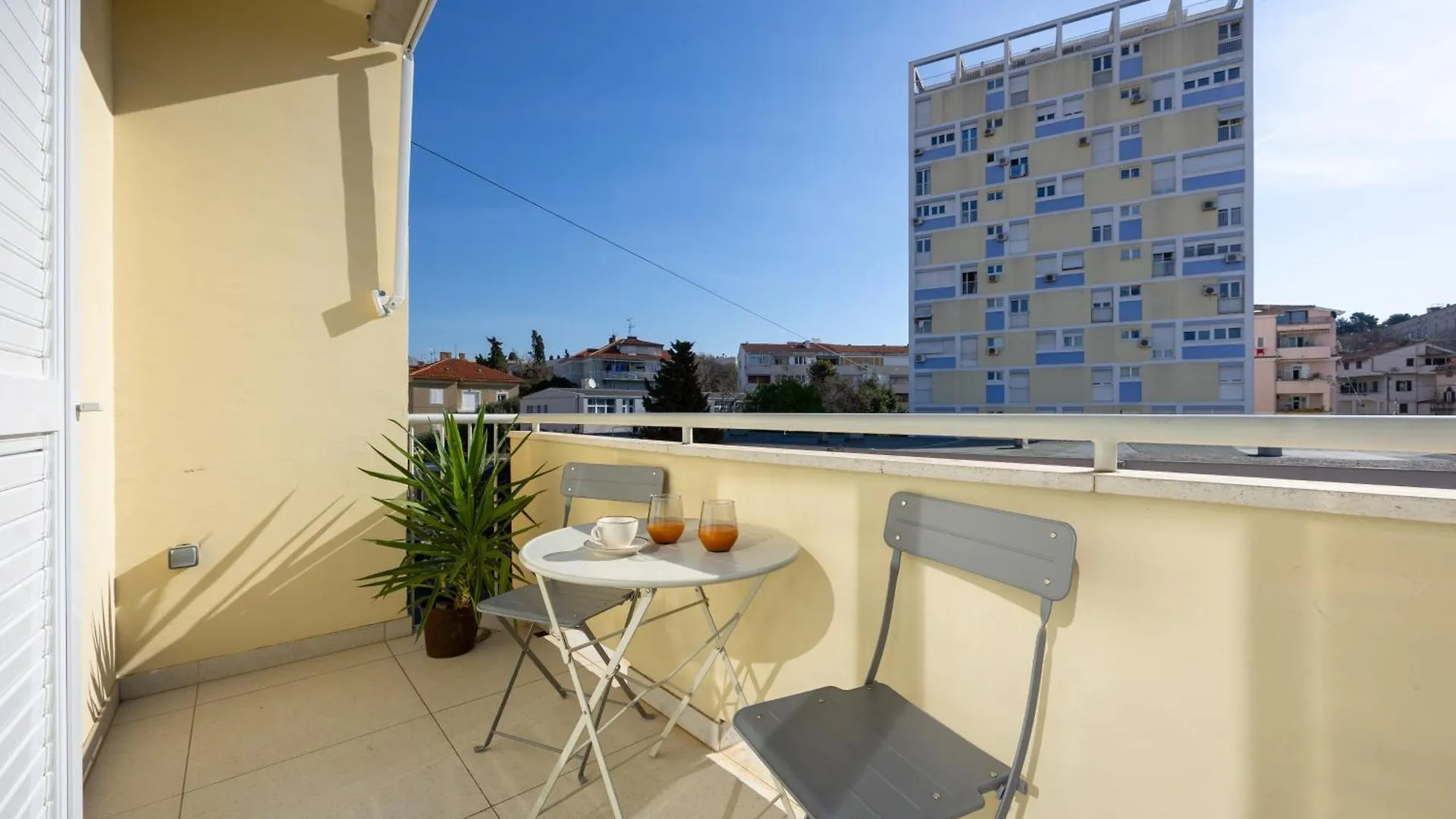Apartment Apinelo Split 0*,