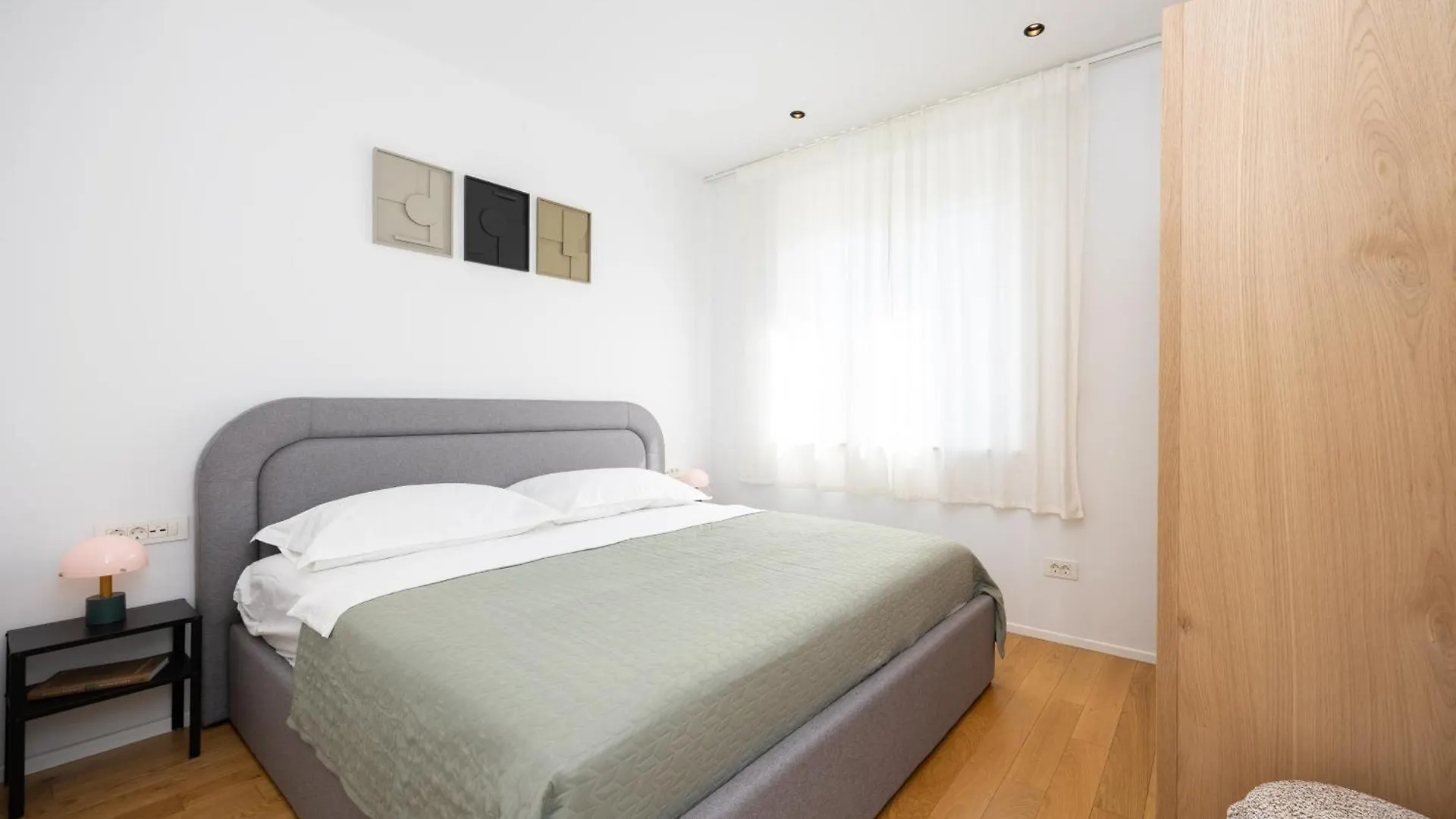 Apartment Apinelo Split